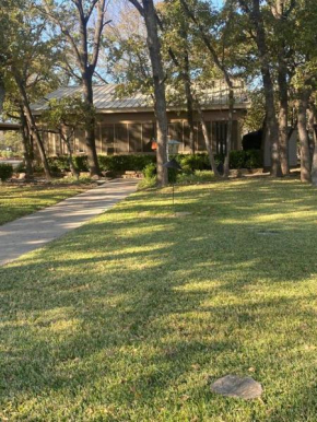 Papas Lakefront Hideaway